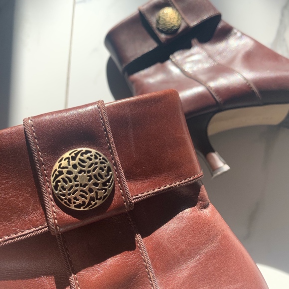 Tahari Dragon Boots - Picture 8 of 8